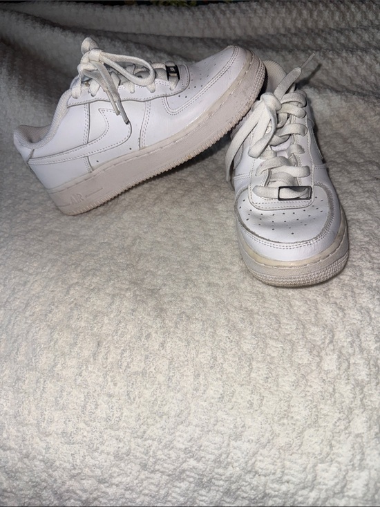 Nike Other - Nike Air Force 1 '07 Lace-Up Sneakers 4 youth
